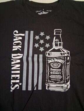 Jack Daniels Black Tee with White Bottle & Flag Graphic Size L